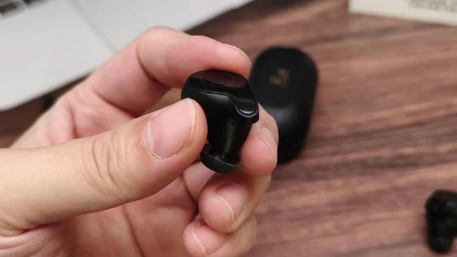 中的私密时光：降噪耳机的真正救星j9九游真人游戏第一品牌喧嚣都市(图1)