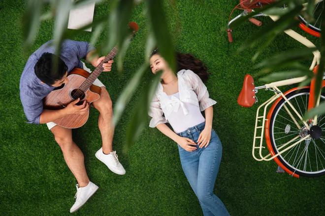 中的私密时光：降噪耳机的真正救星j9九游真人游戏第一品牌喧嚣都市(图7)