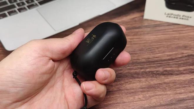 中的私密时光：降噪耳机的真正救星j9九游真人游戏第一品牌喧嚣都市(图4)