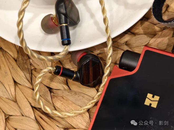 元级旗舰动圈：镀金振膜下的卓越音质之旅九游会·j9网站TinHiFi T7千(图3)